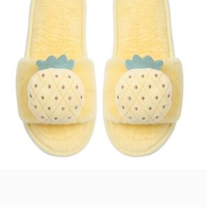 ❣️❣️ HOST PICK ❣️❣️Pineapple Slippers Size 7/8 available
